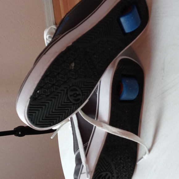 Heelys Kids Wheeled Heel Shoes – Black Sneakers With Removable Wheels For Fun On The Go